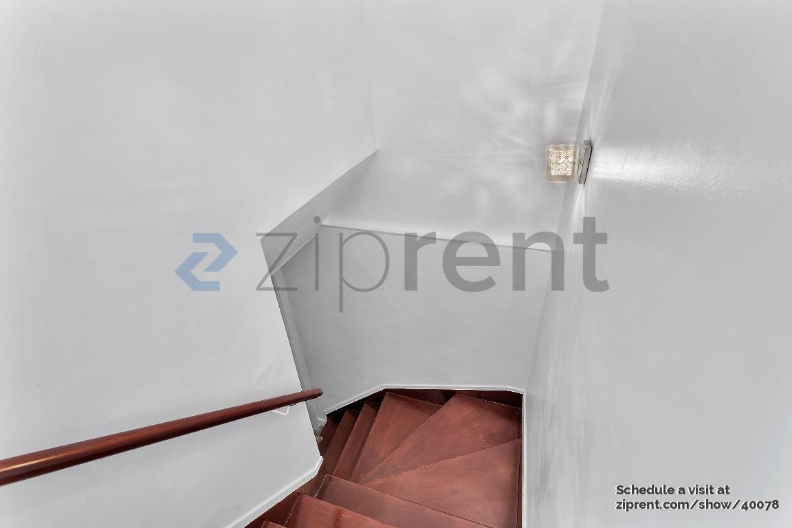 Building Photo - 1387 Goettingen St