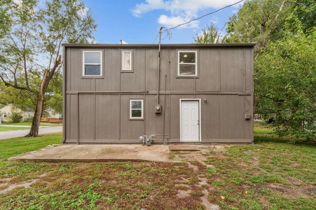 Building Photo - Charming 2 Bedroom, 2 Bath with Extra Loft Space Available Now!