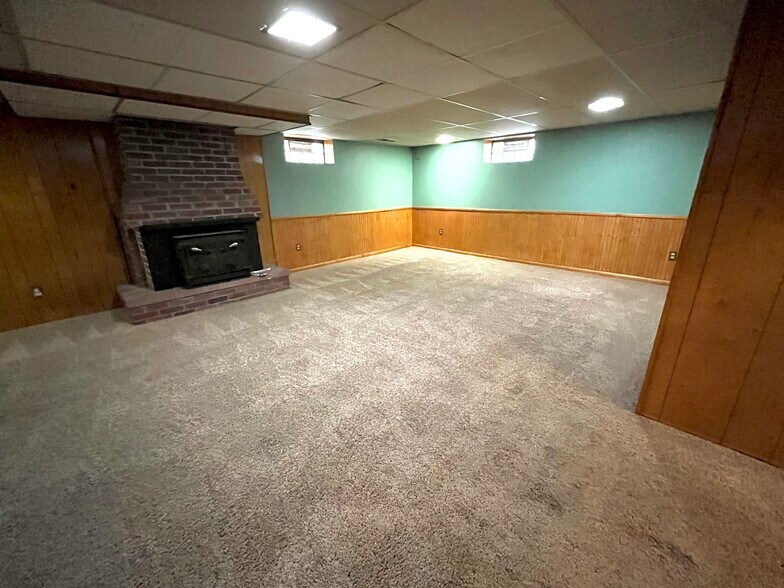 Building Photo - 706 Grand Ave NE