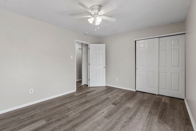 Building Photo - Newly Updated 3-Bedroom Duplex with Fresh Paint and Flooring!