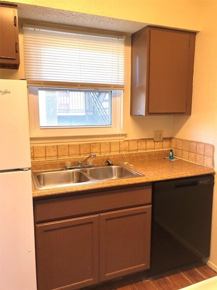 Primary Photo - 410 Bryan St
