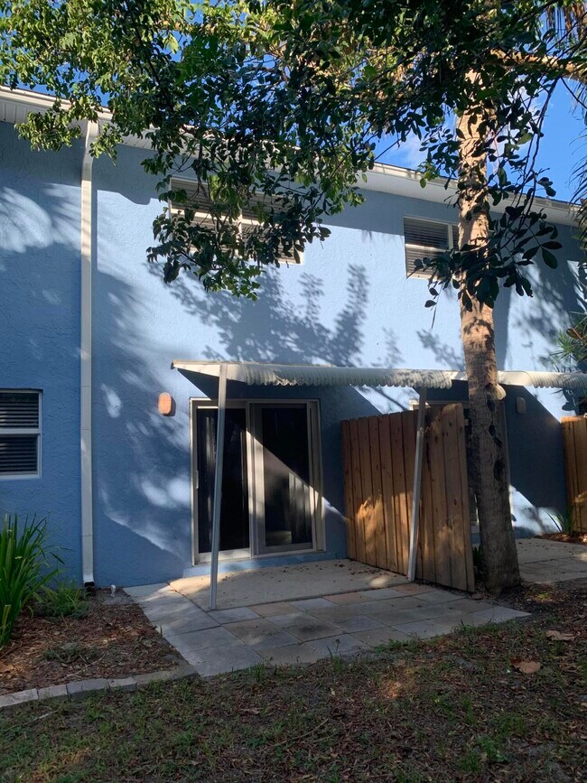 Building Photo - 4220 NE Indian River Dr