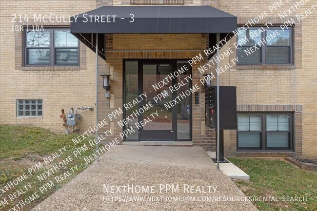 Building Photo - Updated 1 bedroom with office and in unit ...