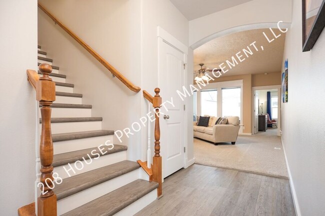 Building Photo - Immaculate Single-Level w/UBR Home