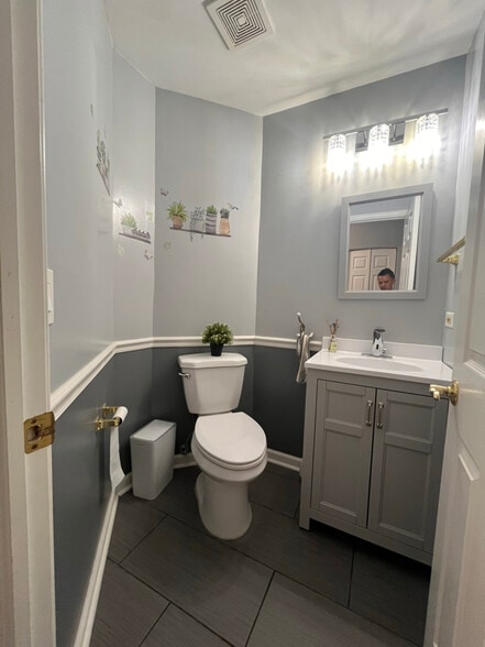 Building Photo - 211 Oxford Ct