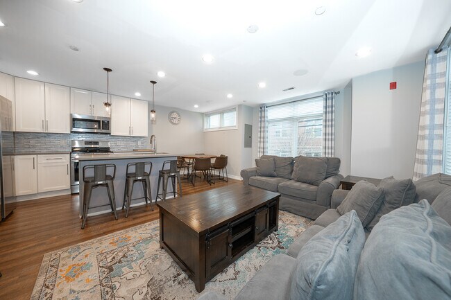 Building Photo - 769 N Uber St