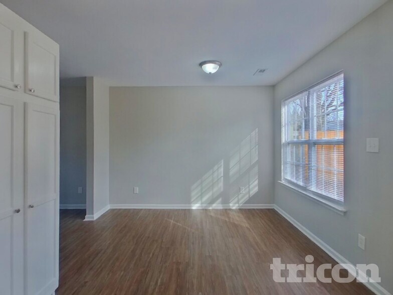 Building Photo - 1110 Hipp Rd