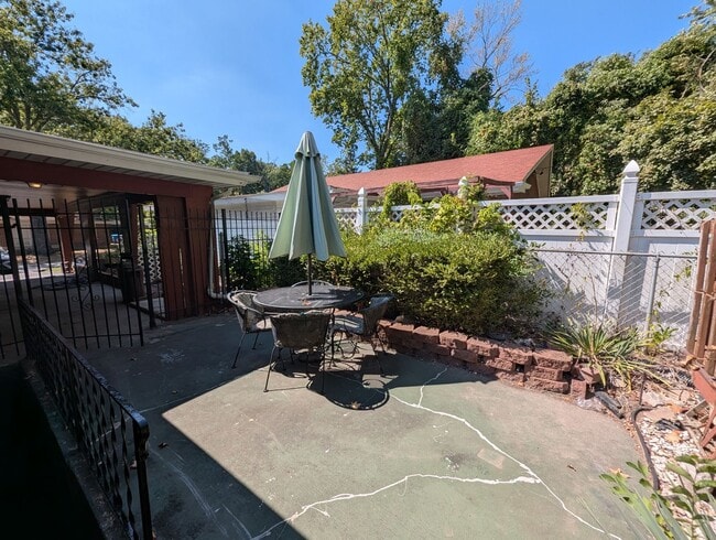 Building Photo - Kenwood Charmer - Section 8 Friendly
