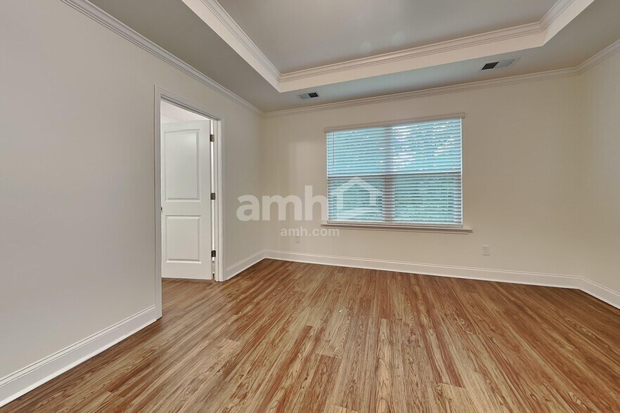 Building Photo - 218 Swan Dr