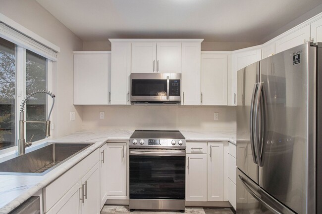 Building Photo - Stunning Greenwood Village Remodel!
