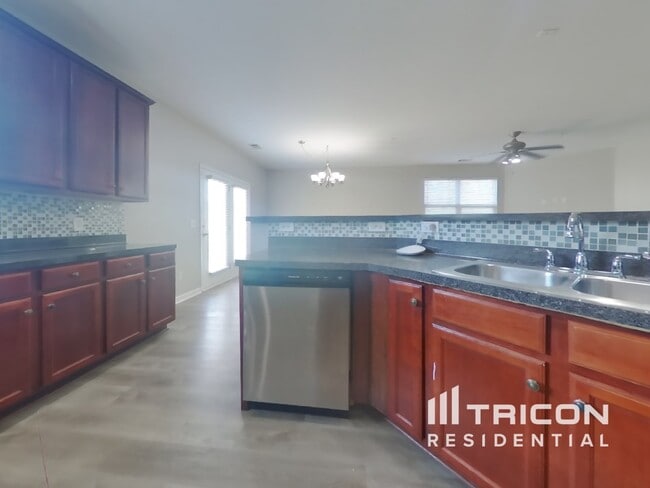 Building Photo - 383 Roseglen Dr NW