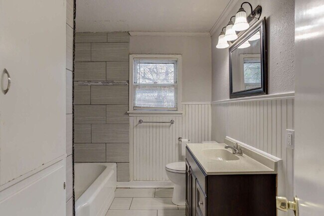 Building Photo - MOVE IN SPECIAL: FIRST FULL MONTH FREE