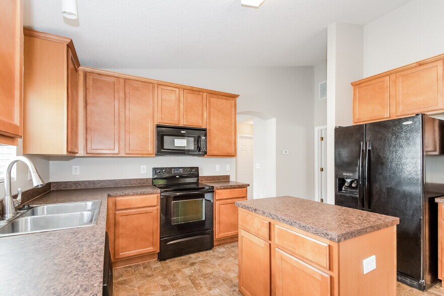 Building Photo - 2120 Sotterley Ln