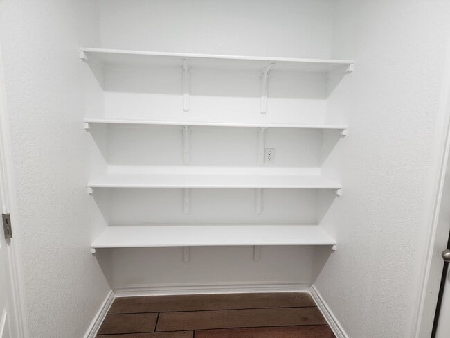Building Photo - 546 Lost Trl