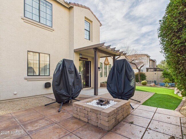 Building Photo - 2326 W Sleepy Ranch Rd