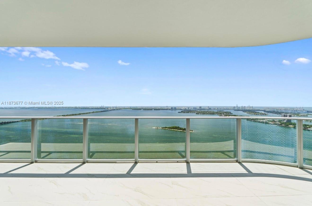 Building Photo - 700 NE 24th St