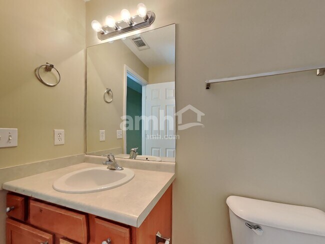 Building Photo - 112 Fox Trace