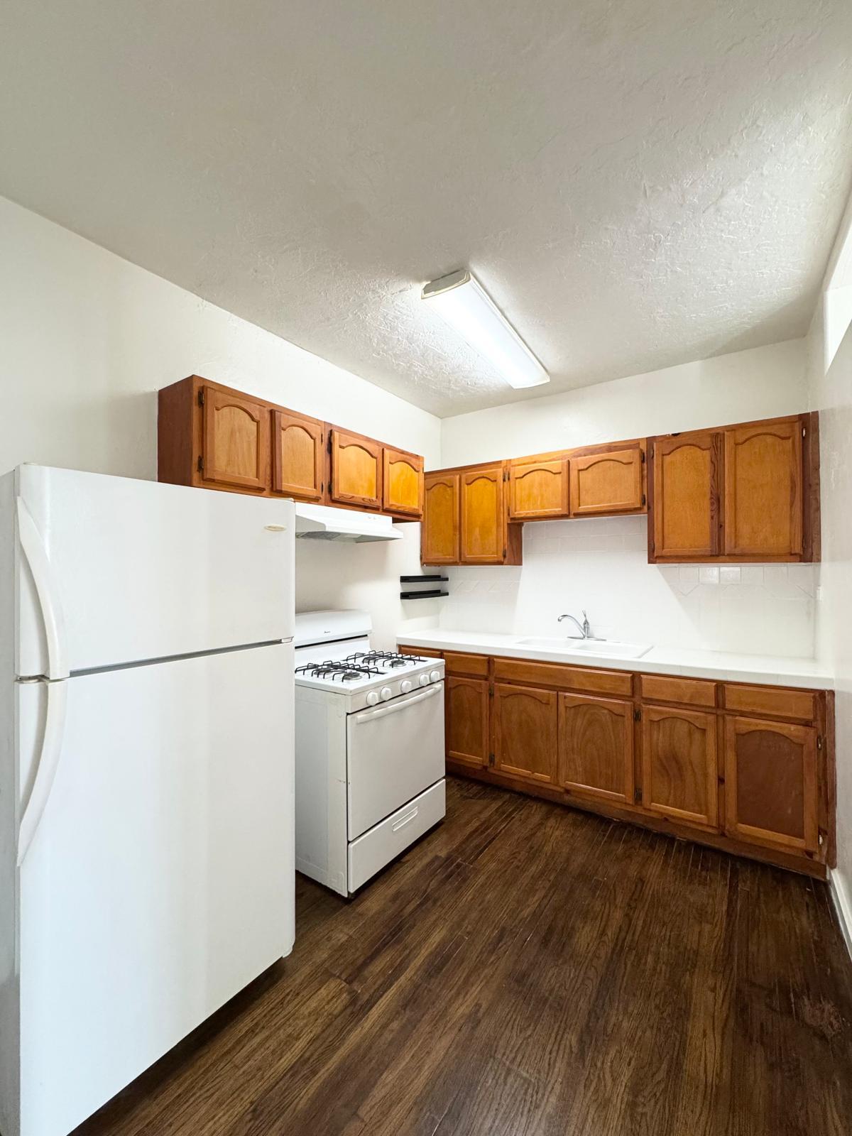 Building Photo - 636 N Plymouth Blvd