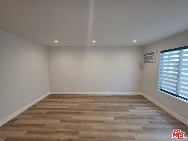 Building Photo - 3660 Watseka Ave