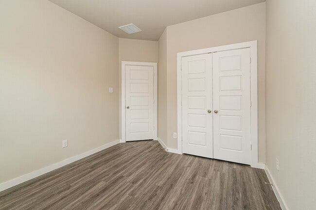 Building Photo - 18330 W Centro Cir