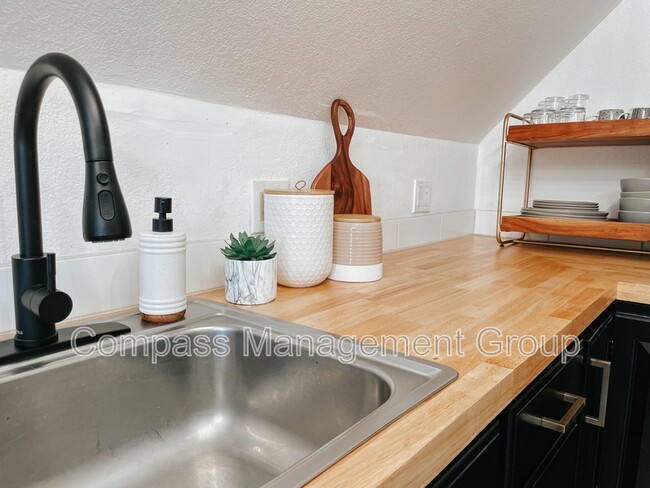 Building Photo - 813 Hall of Fame Dr