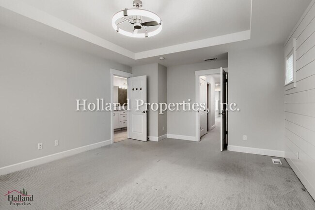 Building Photo - 3933 SE 83rd Ave