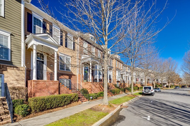 Building Photo - Fabulious Townhome in Baxter Village, Fort...