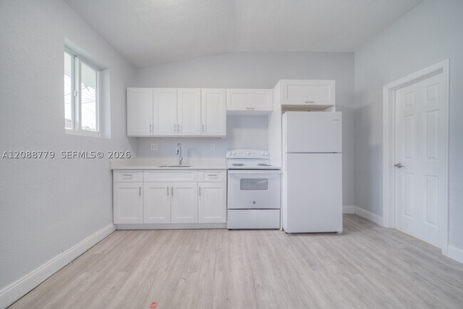 Building Photo - 17727 SW 103rd Ave