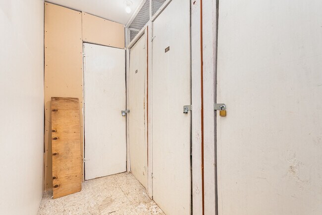 Building Photo - 6165 Knoll Wood Ct