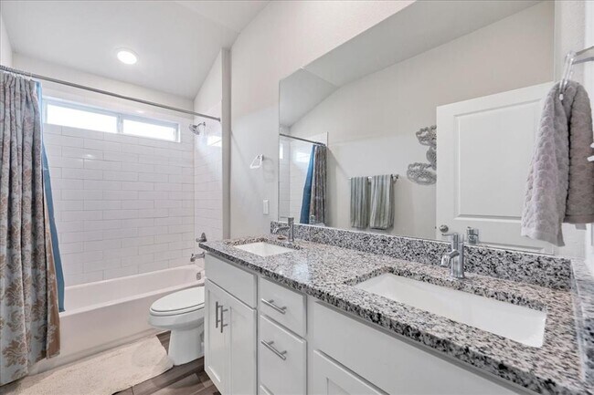 Building Photo - 20203 Lincoln Cove