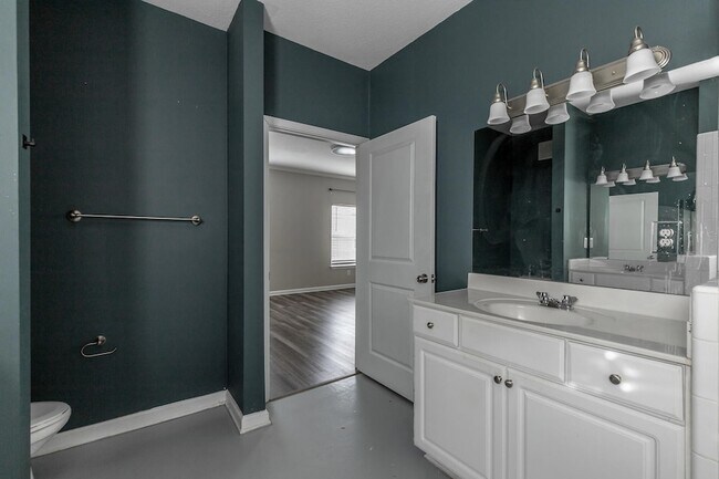 Building Photo - 6105 Regency Ct