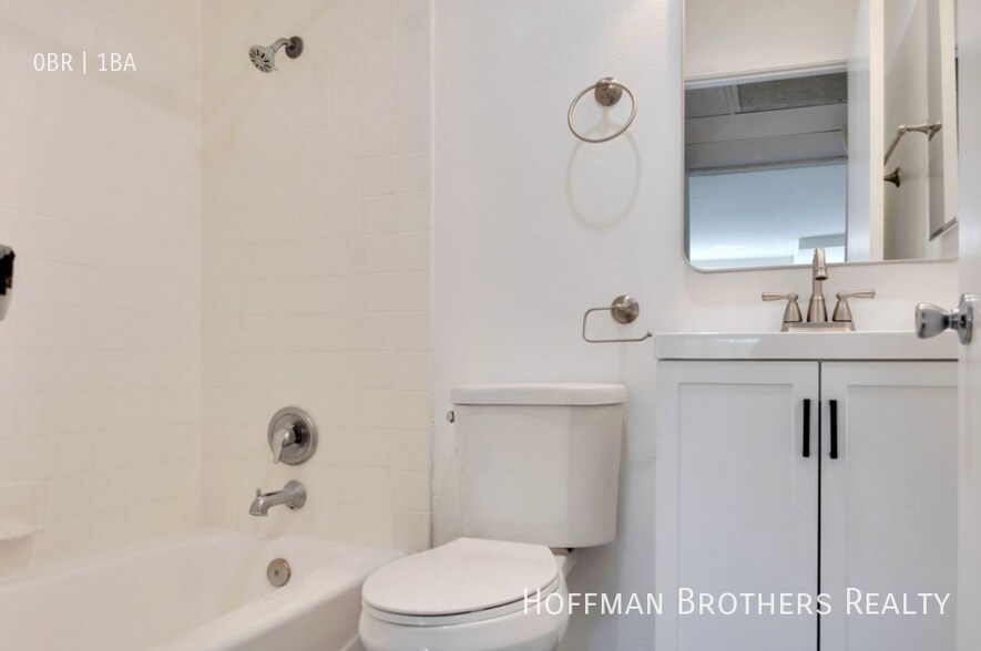 Building Photo - 1520 N Vista St