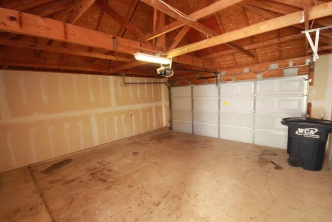 Building Photo - 6418 Mountain Pines Ln