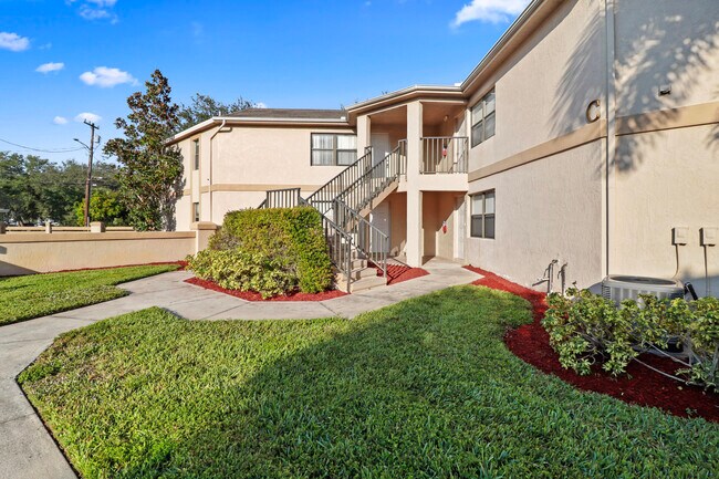 Building Photo - 2625 Heathcote Dr