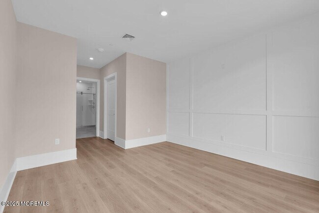 Building Photo - 218 3rd Ave