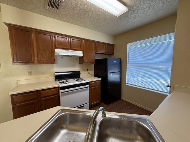 Building Photo - 10611 Archdale Dr