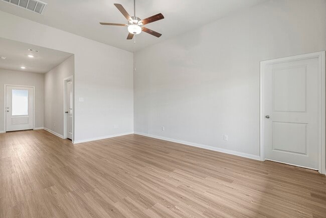 Building Photo - 401 Polly Grv Dr