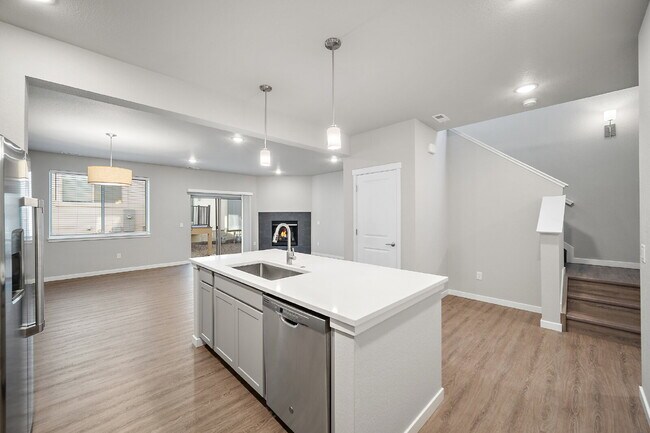 Building Photo - Modern 2 Bedroom, 2.5 Bathroom Townhome with a Loft, Central A/C, Gas Fireplace, and Washer and D...
