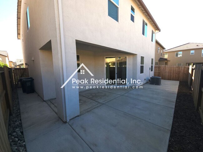 Building Photo - Newer North Natomas 4bd/3ba Home!
