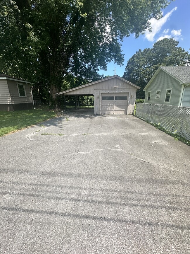 Building Photo - 203 Pardue Ln