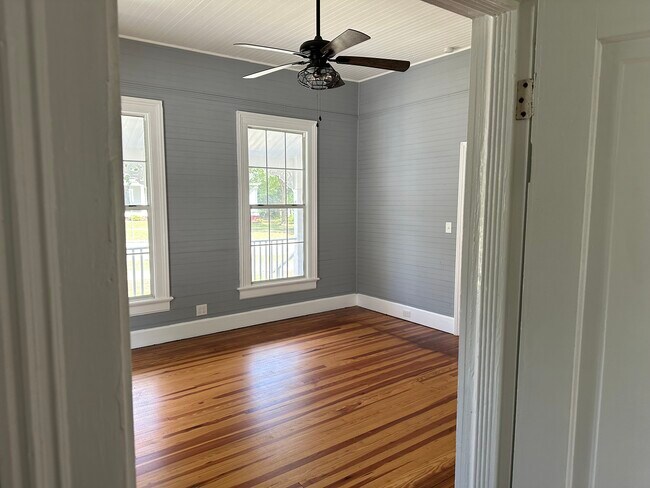Front Bedroom - 1909 Summerville Rd