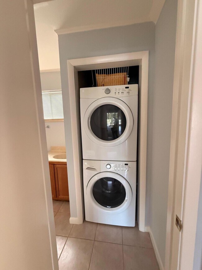 Building Photo - 300 Yacht Club Dr