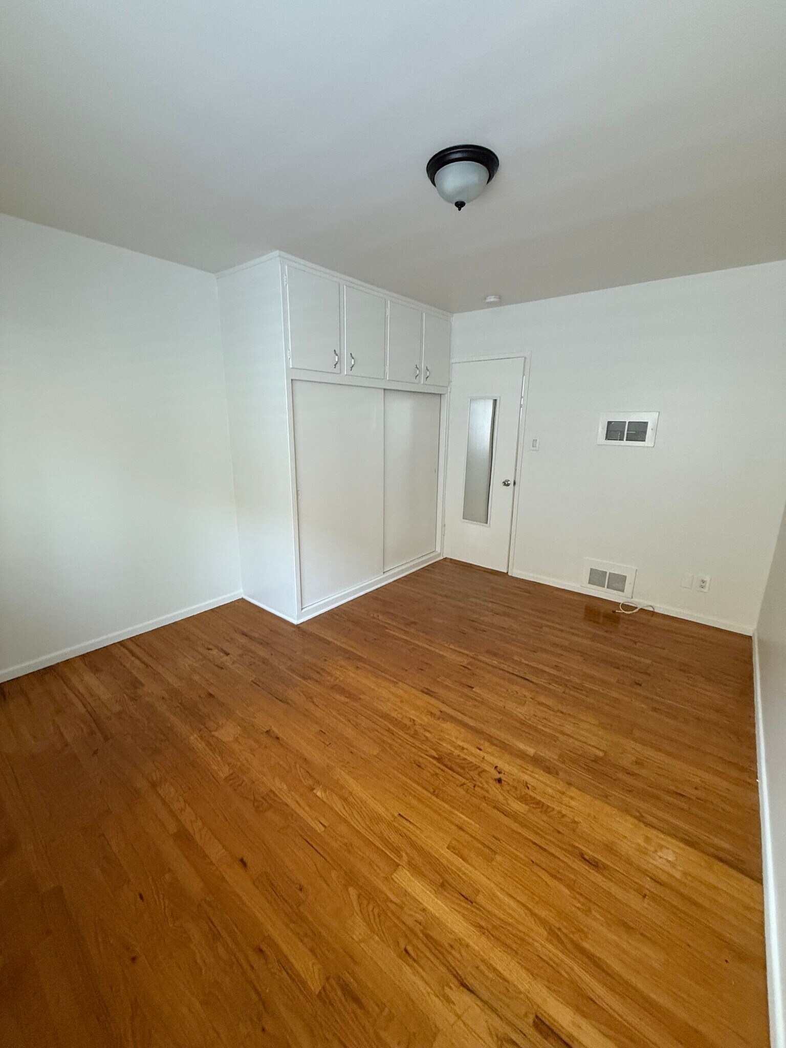 Building Photo - 446 E Cypress Ave