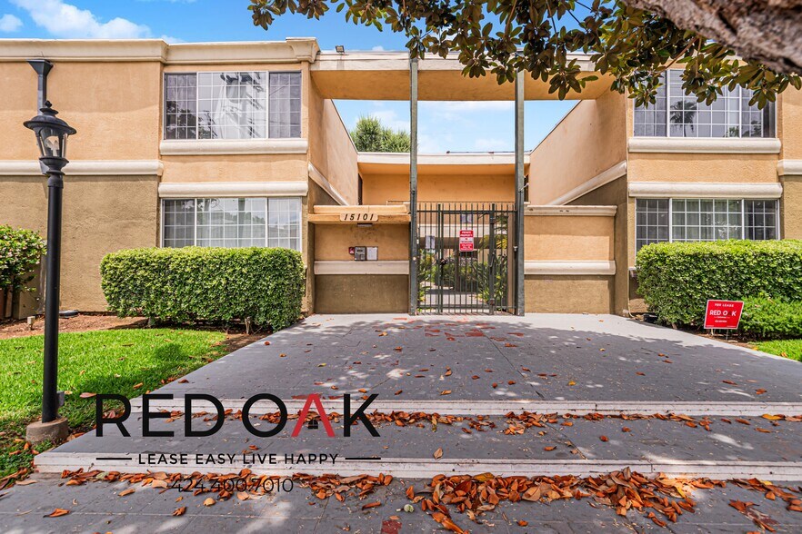 Building Photo - 15101 Magnolia Blvd
