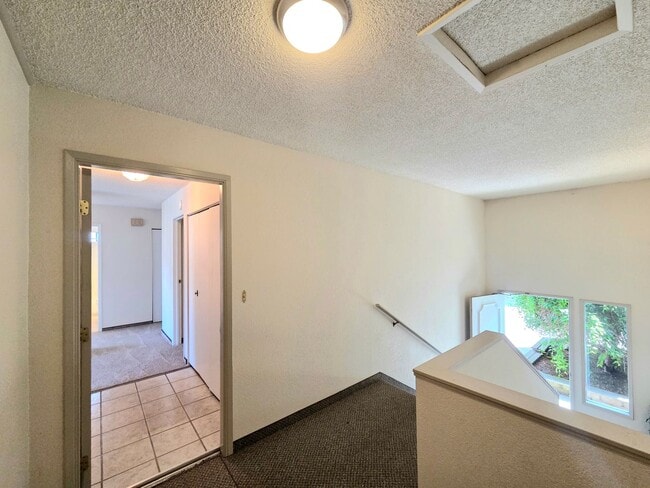 Building Photo - 939 N Baker Ave