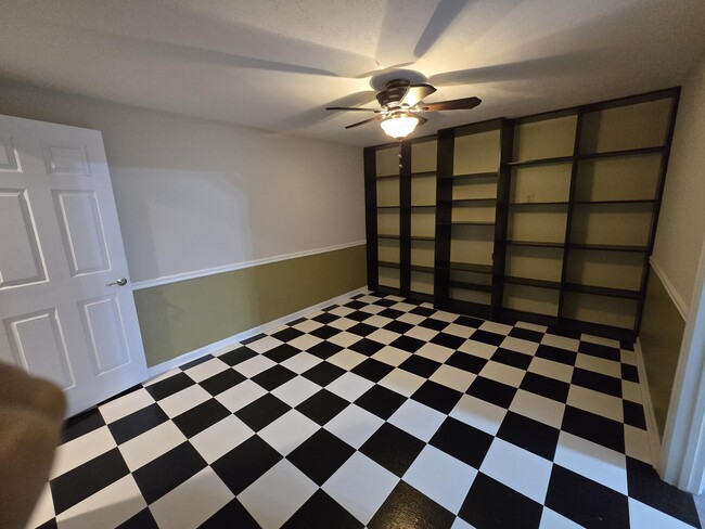 Building Photo - 1021 Whirlaway Dr