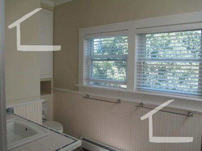 Building Photo - 9/1 Renovated two-level 4BR/2BA near Brighton Center