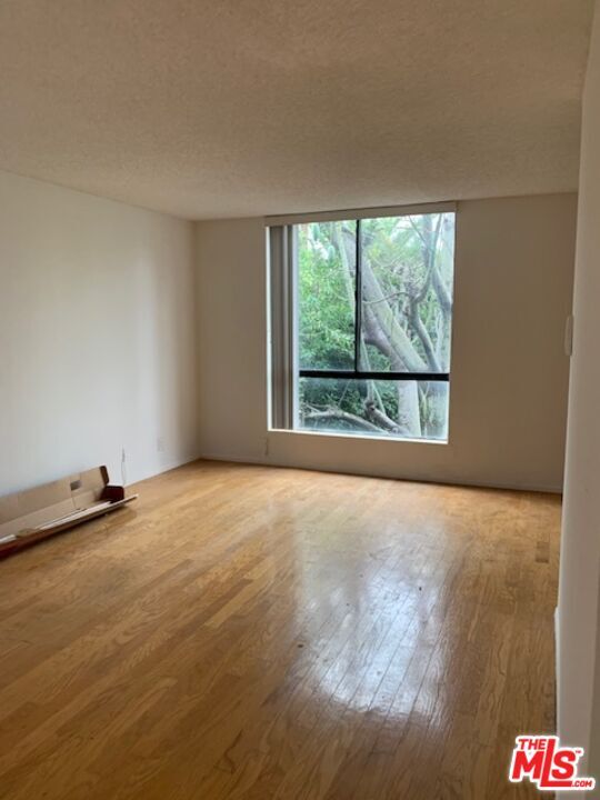 Building Photo - 922 N Hudson Ave