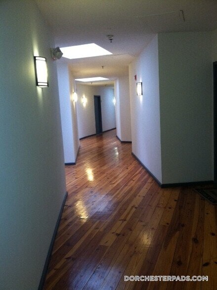 Building Photo - 600 Columbia Rd