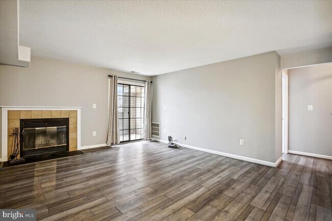 Building Photo - 6939 Mary Caroline Cir